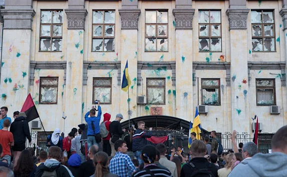 В Киеве разгромили посольство России