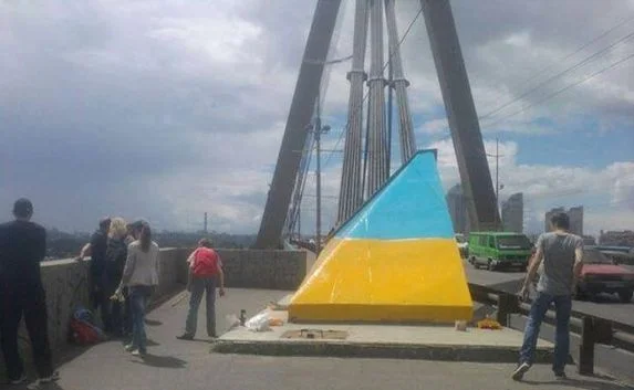 Московский мост в Киеве стал украинским