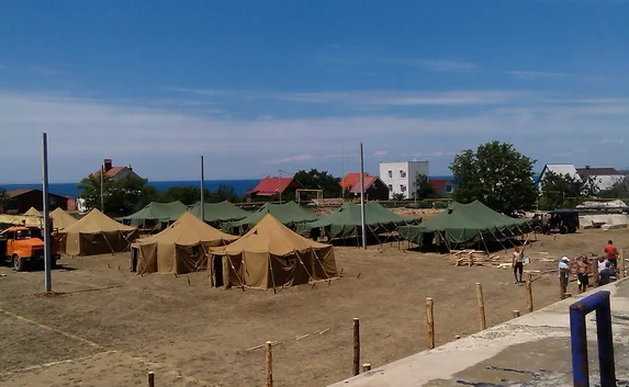 В Севастополе разбит палаточный лагерь для беженцев из Украины