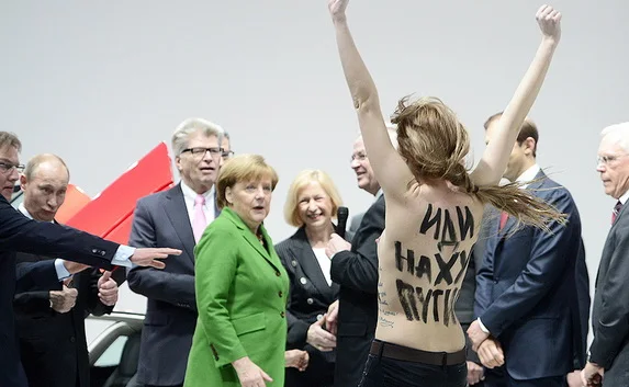 В Париже суд выселил «Femen» из занимаемого помещения