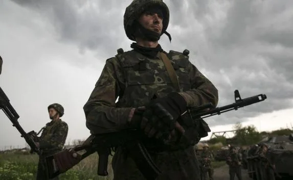 Украинские силовики бомбят центр Луганска