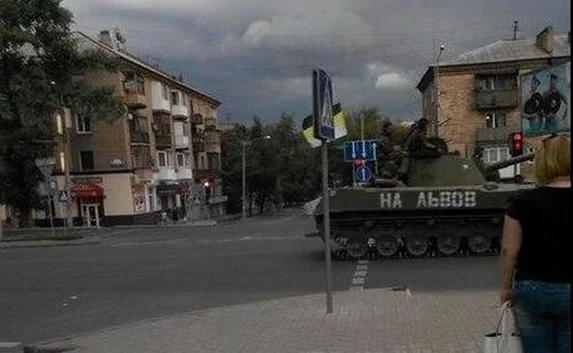 По Донецку ездят БМП с надписями «На Киев», «На Львов»