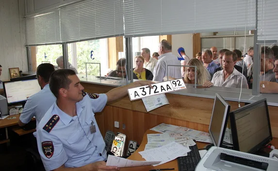 В Севастополе права и госномера получают по упрощённой системе