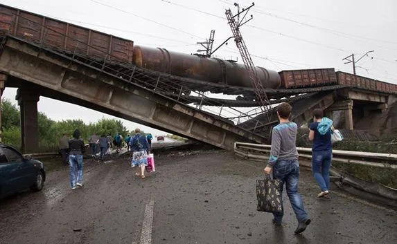 Под Донецком взорвали железнодорожный мост