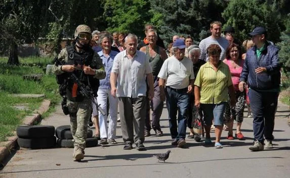 На Донбассе созданы три транзитных коридора