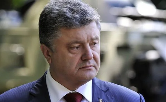 Порошенко в «освобождённом» Славянске раздавал медали