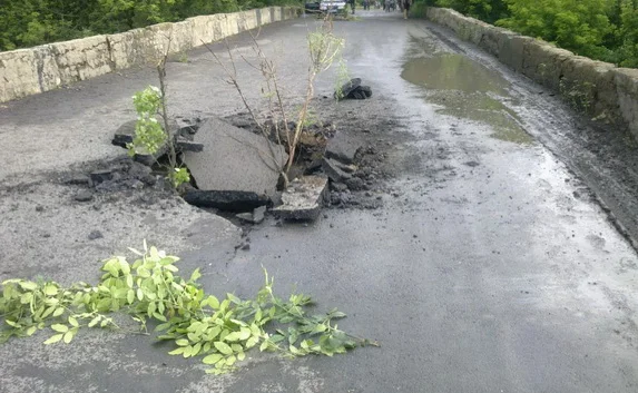 В Донецкой области взорвали два автомобильных моста