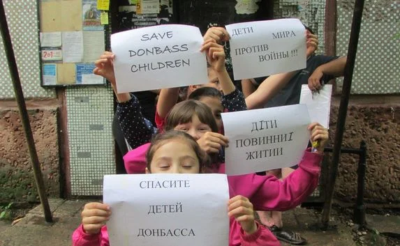 Украина не пускает беженцев-сирот в Россию