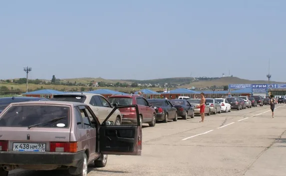Для ожидания парома на Крым установлен палаточный лагерь