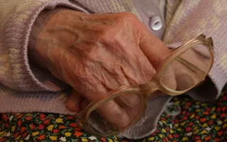 За месяц мужчина ограбил десятерых пожилых женщин