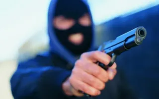 Вооружённый грабитель магазина попался на мобильнике