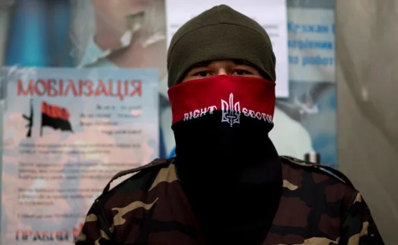 «Правый сектор» проникает в Севастополь под видом беженцев