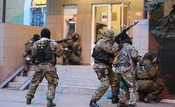 В Киеве люди с оружием захватили ресторан