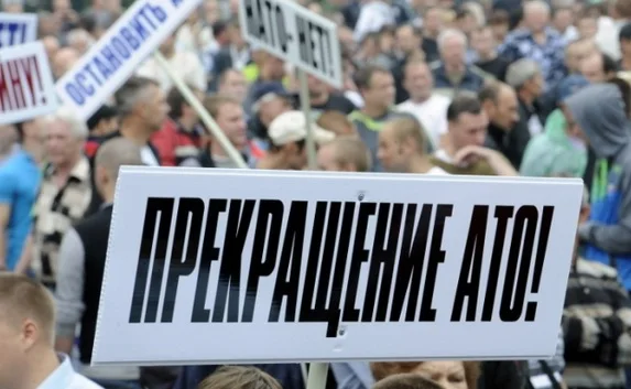 Под Радой столкнулись противники и сторонники войны в Донбассе