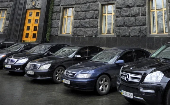 Рада «списала» силовикам старые авто из своего автопарка