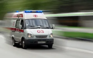 «Мазда» врезалась в дерево, пострадали шесть человек