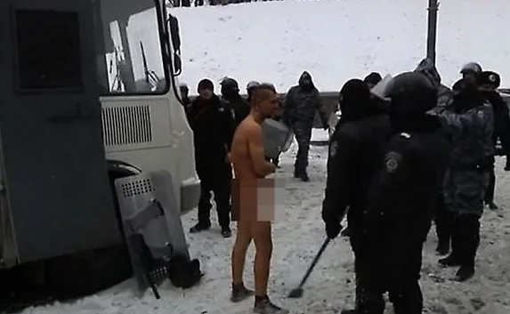 На 5 канале показывают социальный ролик мазохистского содержания