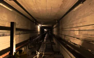 В лифте дома на улице Кесаева погибла женщина