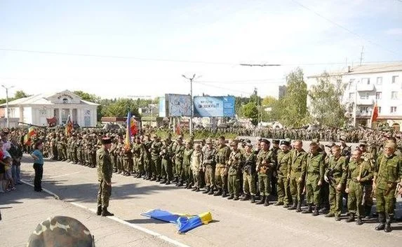 Освобождение Донбасса отметили военным парадом