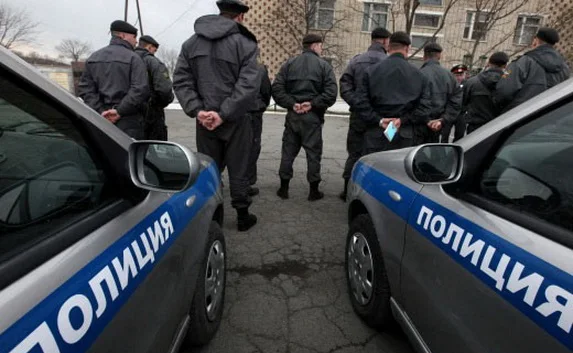 За мат в адрес участкового севастополец получил 300 часов работ