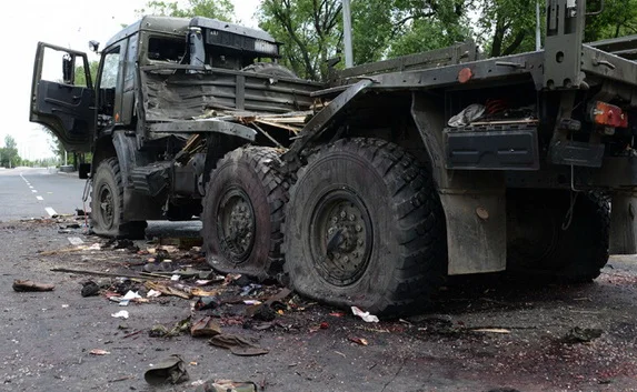 В Донецке продолжают греметь залпы и взрывы