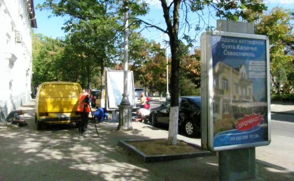 В центре Севастополя демонтировали незаконные сити-лайты