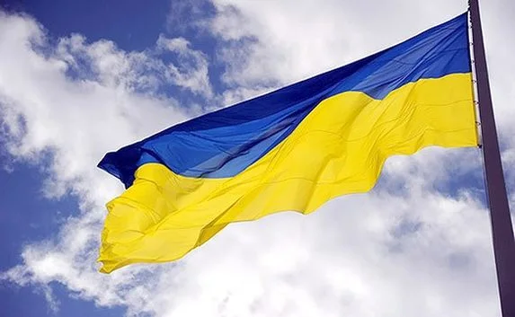 В Ждановке с горисполкома скинули украинский флаг