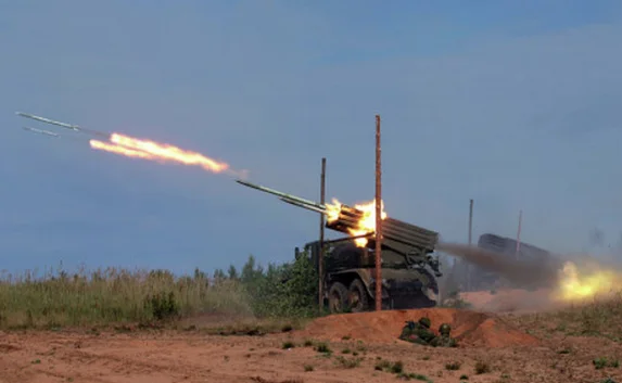 Мариуполь обстреливают из «Градов» третьи сутки