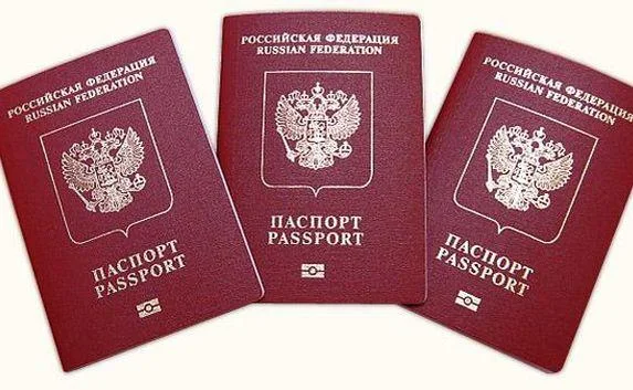 Центр выдачи загранпаспортов в Крыму работает, несмотря на очереди