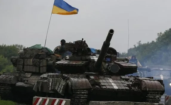 Украина вновь отправила на Донбасс вооружение