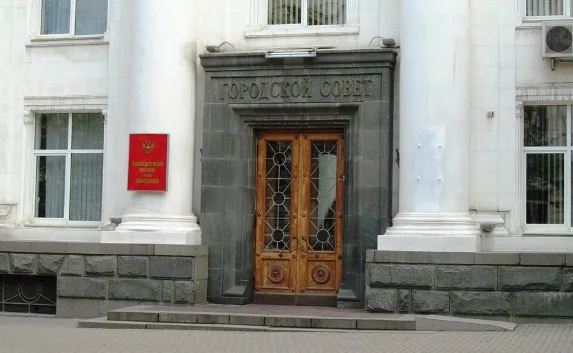 ​Депутаты Заксобрания спорят с Градсоветом