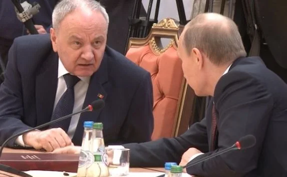 Путин едва не подрался с президентом Молдовы