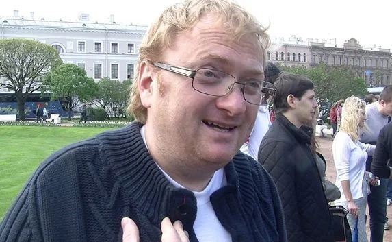 Милонов назвал продавца футболок «фашистской рожей»