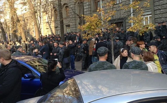 Нацгвардия пикетировала администрацию Порошенко