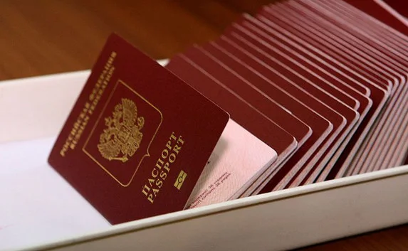 ​Загранпаспорта РФ севастопольцам пока не выдают