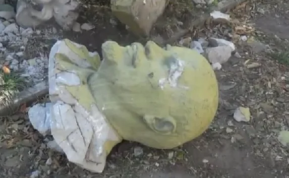 Ещё один памятник Ленину снесён на Днепропетровщине