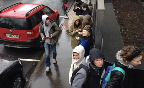 В Москве к закрытому Макдональдсу выстроилась очередь 