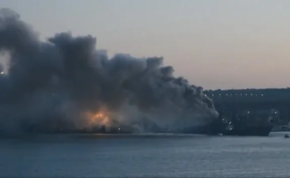 Пожар на противолодочном корабле «Керчь» сняли на видео