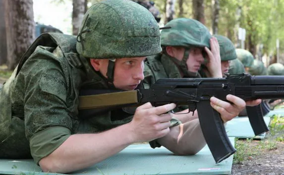 В украинские школы вернут начальную военную подготовку