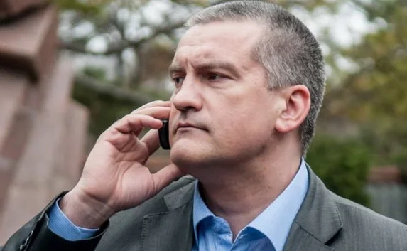 Аксёнов призвал чиновников читать соцсети