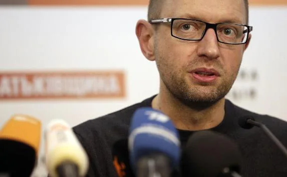 Яценюк упрекнул мировое сообщество в «дальтонизме»