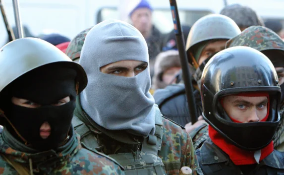 «Правому сектору» разрешат жечь киевские «наливайки»
