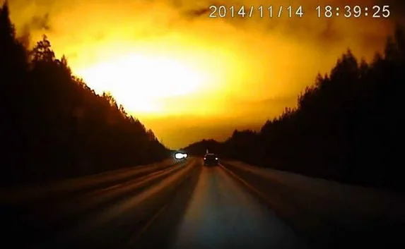 В Сети появилось видео огромной вспышки в небе в России