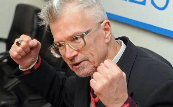 Лимонов готов быть секундантом Порошенко и Плотницкого