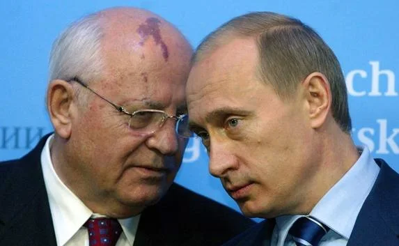 Горбачёв до разговора с Путиным держит в тайне беседу с Меркель 