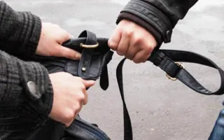 В Балаклаве подросток ограбил девушку