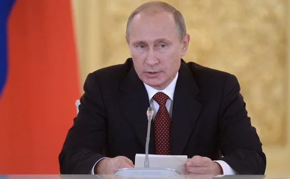 Путин подписал бюджет на три года