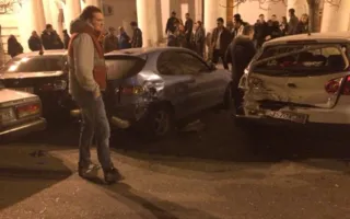 Ночной лихач в Севастополе разом помял четыре иномарки