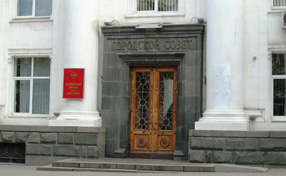 Два депутата Заксобрания отказались быть «законотворцами»