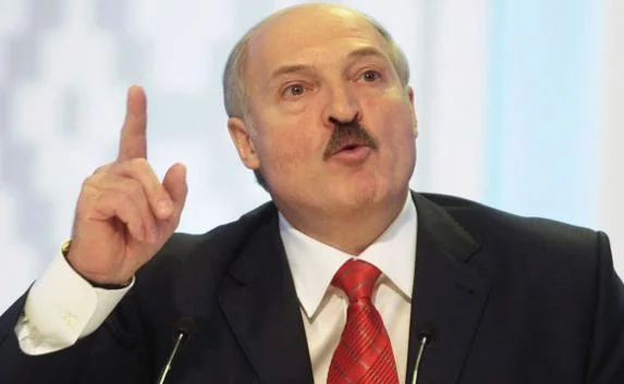 Лукашенко призвал перестать молиться на Россию